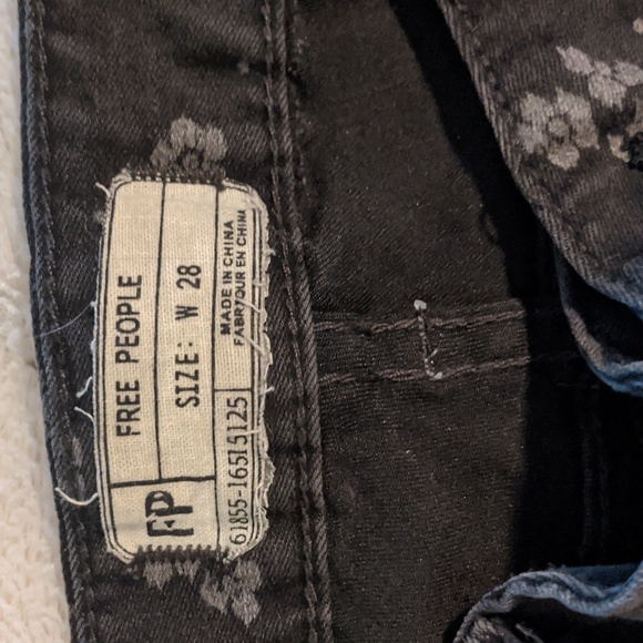 Free People Black Floral Skinny Jeans Size 28 - Picture 2 of 3